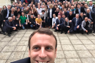 Emmanuel-Macron-selfie