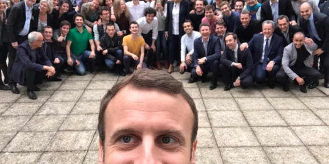 Emmanuel-Macron-selfie